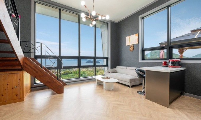 Dolsan-eup Casa | Jigeum Yeosu Ocean View Pension