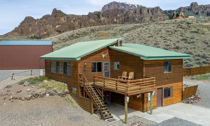 Cody Casa | Jim Mountain Retreat Wapiti WY