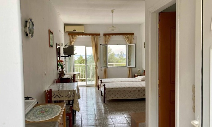 Avlakia Apartamento | Jimmy Anna Beachfront Apartments Private Beach