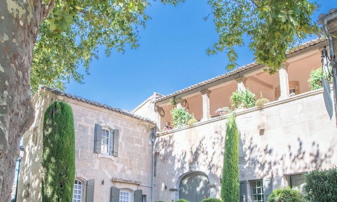 Paradou Cama Y Desayuno | JKMoulin : Where history meets luxury ! Built in 1679 , restored in 2021/2022