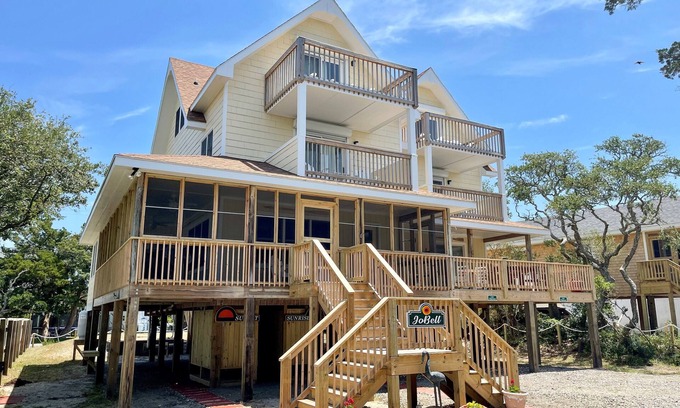 Ocracoke Casa | JoBell: Spacious Newly Renovated Home