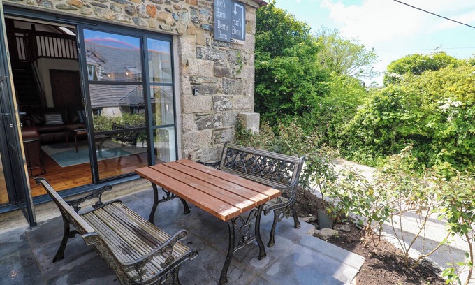 Mullion Cabaña | JOE’S BARN, pet friendly, country holiday cottage in Mullion