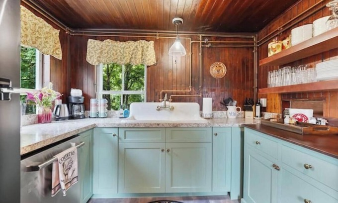 South Glastonbury Otro | John Hollister home on the farm