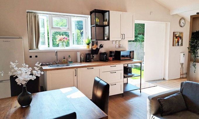 Headington Cabaña | John Radcliffe Willow Cottage Free parking, 7 minutes from the heart of the city