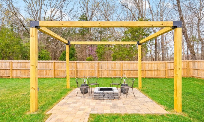 Clarksville Casa | John's Place (1365 Isaiah Drive)