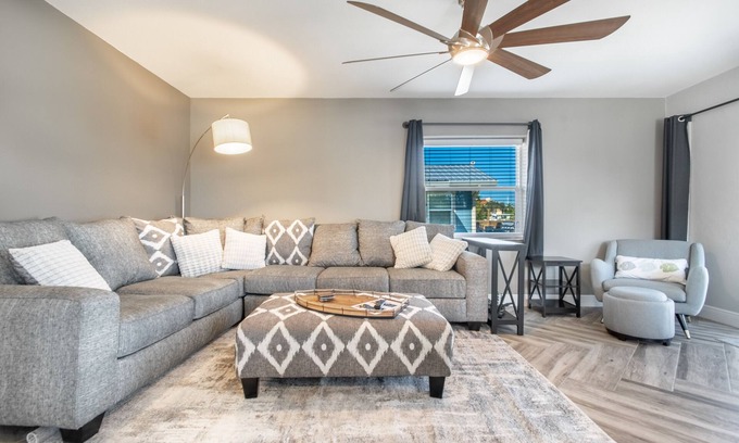 Madeira Beach Casa | Johns Pass Fisherman's Cove & Cottage