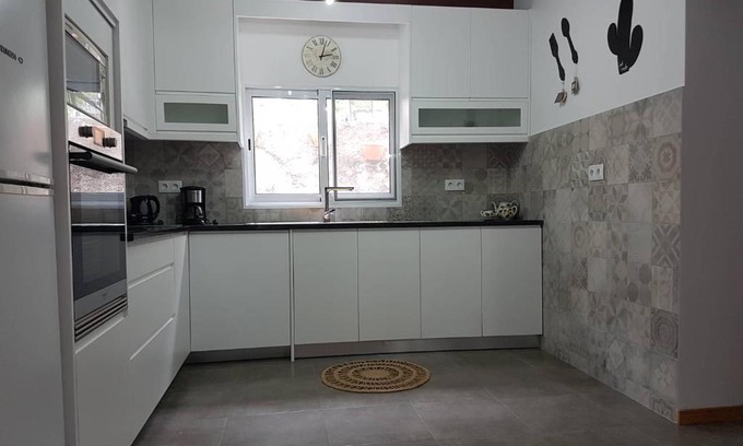 Mosteiros Casa | Join our relaxed house near the beach - Mosteiros