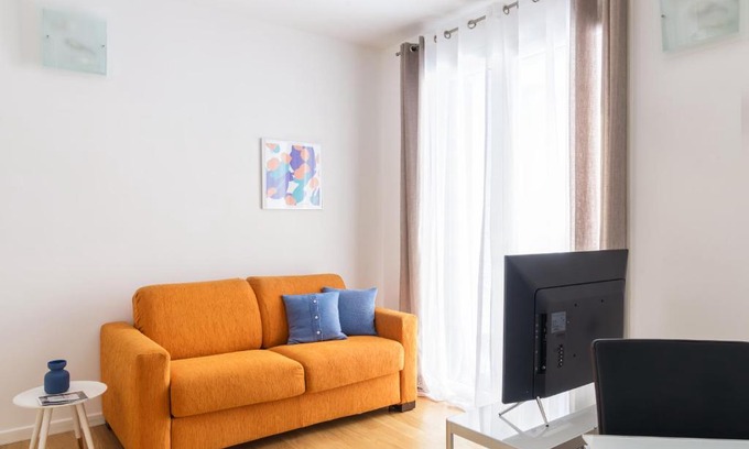 Centro Direzionale Apartamento | JOIVY Sunny 1-bed flat with balcony