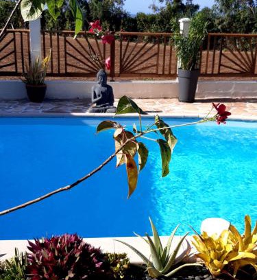 Sainte-Suzanne Apartamento | Joli studio rez de jardin, piscine, jacuzzi