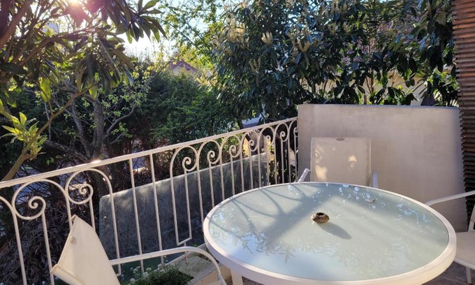 Tremblay-en-France Apartamento | Joli T2, Terrasse et Jardin, Idéal pour familles, à 15 min de l'aéroport Roissy CDG