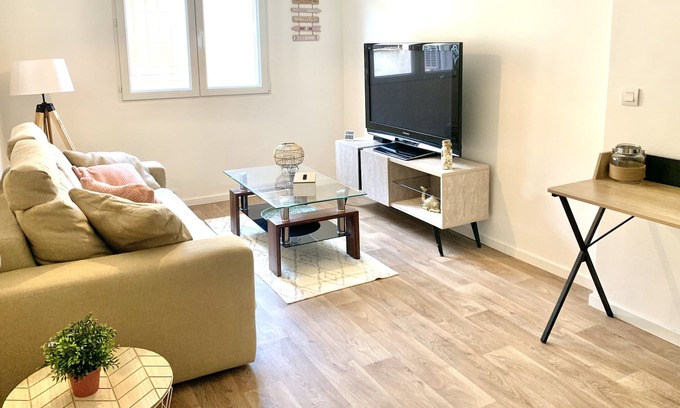 Thuir Casa | Jolie Escale Climatisée à Thuir