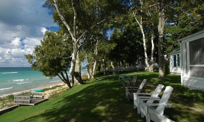 Lake Leelanau Apartamento | JOLLI-LODGE~Beach Resort in Leland