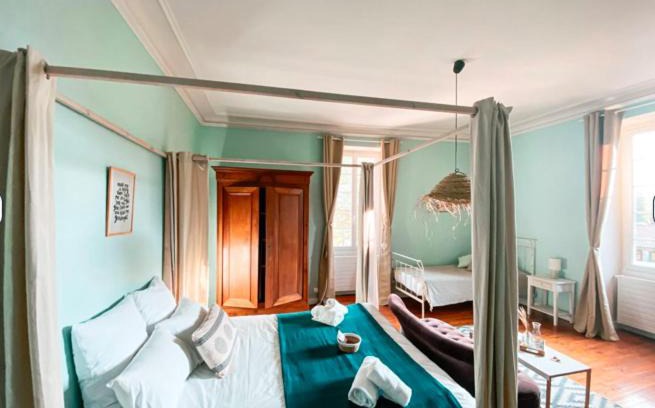 Le Bernard Cama Y Desayuno | Jolly Château - private room "Damien"