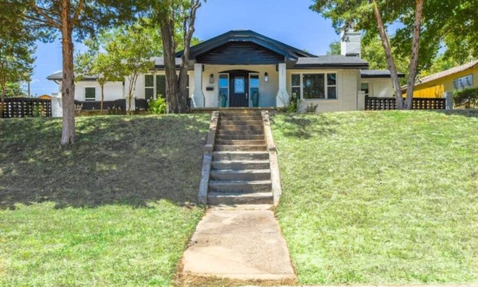 Fort Worth Casa | Jonair's Stockyard House ,Walk to Stockyards!