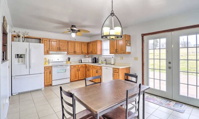 Jonesborough Casa | Jonesborough Country Feel close to everything in Johnson City! Mountain Views!