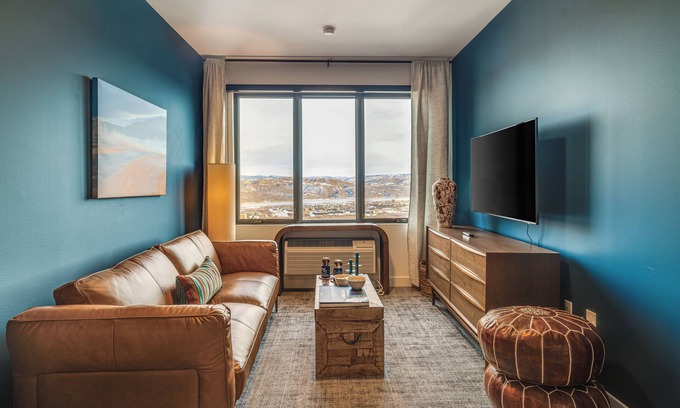 Park City Casa | Jordanelle Sunrise | Modern Condo, Gondola Access, Year-Round Outdoor Fun