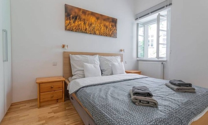 Josefov Apartamento | 𝗝𝗼𝘀𝗲𝗳 𝗠𝗮́𝗻𝗲𝘀’ 𝗕𝗶𝗿𝘁𝗵 𝗛𝗼𝘂𝘀𝗲 WalkScore 99% Old Town Square