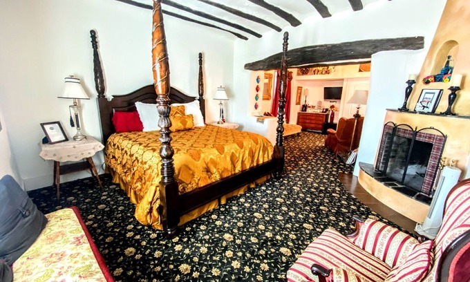 Mesilla Apartamento | Josefina's King Suite in Historic Old Mesilla Plaza.