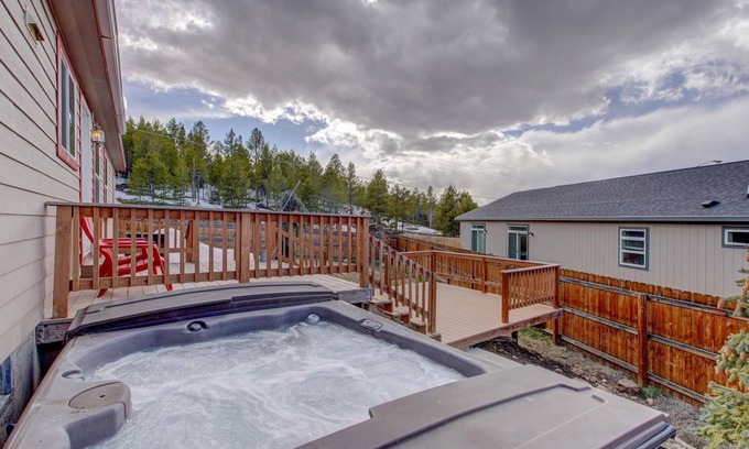 Leadville Casa | Josephine House- PET FRIENDLY-15 Min a Ski Cooper w / HOT TUB!