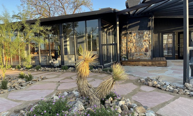 Joshua Tree Casa | Joshua Tree- Hot tub, Walk to food & shops, a few minutes from JTNP