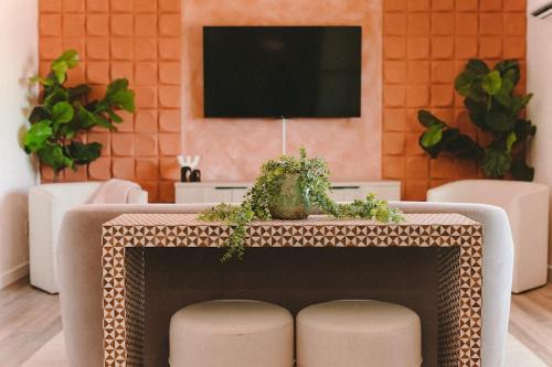 Wonder Valley Casa | Joshua Tree Modern-boho Escape-Stargazing and Fire Pit