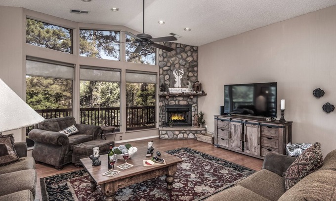 Ruidoso Cabina | Journeys End | Near Village of Ruidoso, Fireplace!