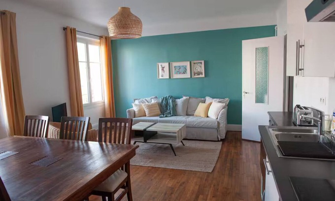 Rive Droite Apartamento | Joyeux apartment with private parking