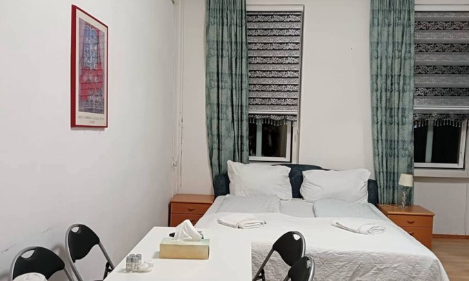 Brigittenau Apartamento | Joyful 2BR Apt. @ Millenium Tower and The Danube