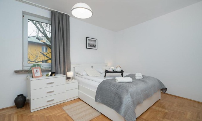 Stare Podgorze Apartamento | Józefińska Apartment with Balcony Cracow by Noclegi Renters