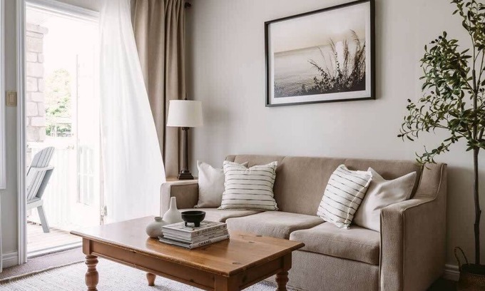 Oro-Medonte Apartamento | Jr Club Suite: Kitchenette, Pool, HotTub, Gym, BBQ