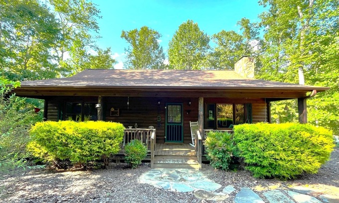 Lake Lure Cabina | JR's Cabin in Riverbend at Lake Lure