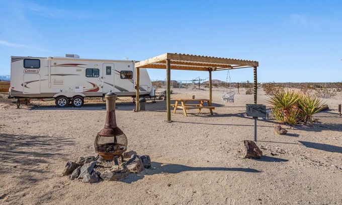 Joshua Tree Casa | JT Village Campground - Bunkhouse