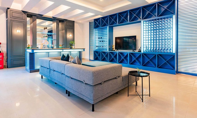 Colonia Cuauhtemoc Casa | Juarez Urban Mansion: Your Stylish Sanctuary!