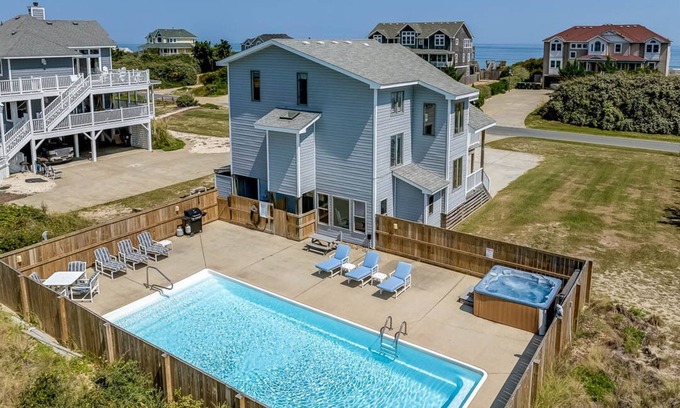 Ocean Hill Casa | Salas del juez | 415 pies de la playa | Piscina privada, jacuzzi