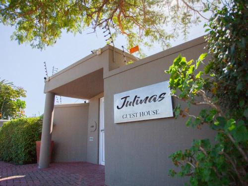 Parow North Casa | Julinas Guesthouse