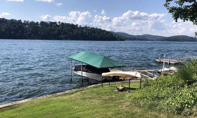 Brookfield Casa | Memorial Day Weekend '23 Now Available! Candlewood Lakefront All to Yourself!
