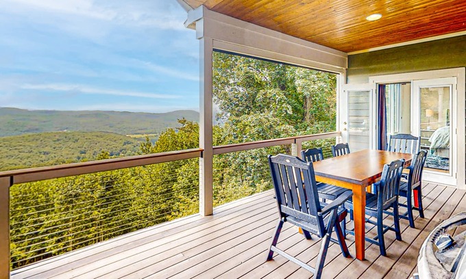 Laurel Park Casa | Jump Off Rock Retreat | Outdoor lover's house with mountain views