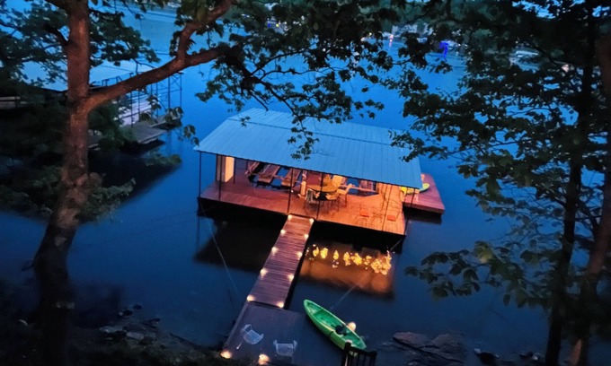Barnett Cabina | June 2-5 JUST OPENED! Family Lakefront A-Frame w/ Kayaks 6MM