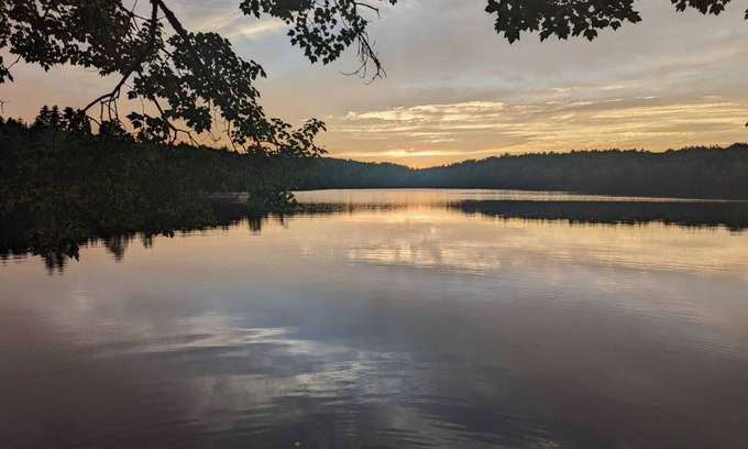 Aldersville Cabaña | June's Haven" is a picturesque lakeside cottage perfect for fishing