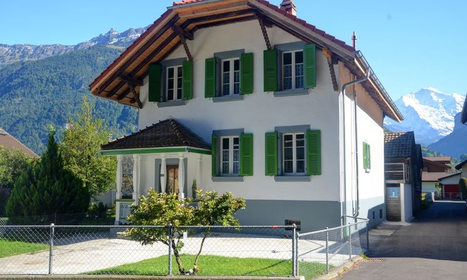 Matten bei Interlaken Casa | Jungfrau Family Holiday Home, 5 habitaciones, capacidad para 12 personas, jardín, barbacoa y estacionamiento