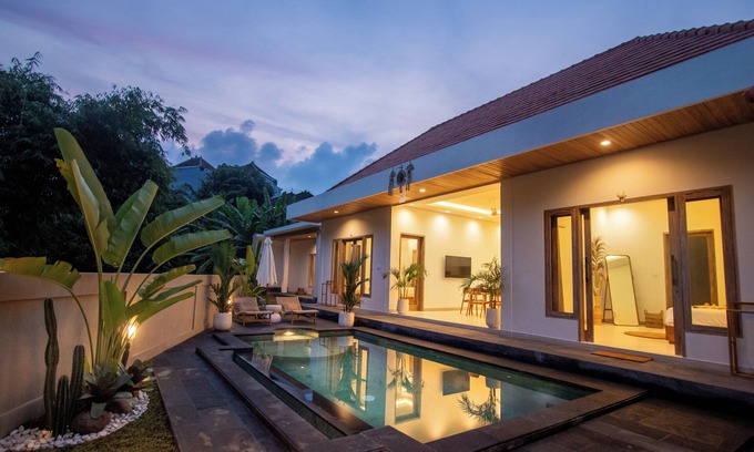 Kerobokan Villa | Jungle Amazing View+3BDR+Canggu+Huge pool+PS5
