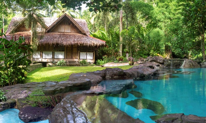 Valencia Villa | Jungle House: Riverside Retreat con piscinas naturales