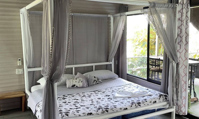Naranjito Apartamento | TREEHOUSE FAMILIAR + PISCINA + ZIPLINE & TARZAN SWING