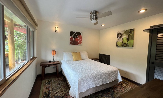 Hilo Casa | Jungle view bedroom with private entrance,outdoor private Bali style bathroom