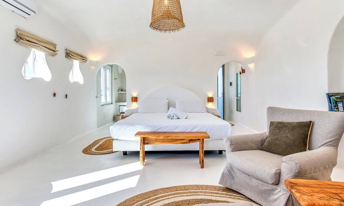 Forio Cama Y Desayuno | Junior Suite with a wide balcony and sea view