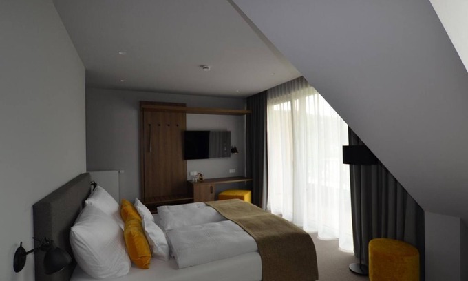 Bullay Casa | Junior Suite with free-standing bathtub - Boutique Hotel Moselgarten