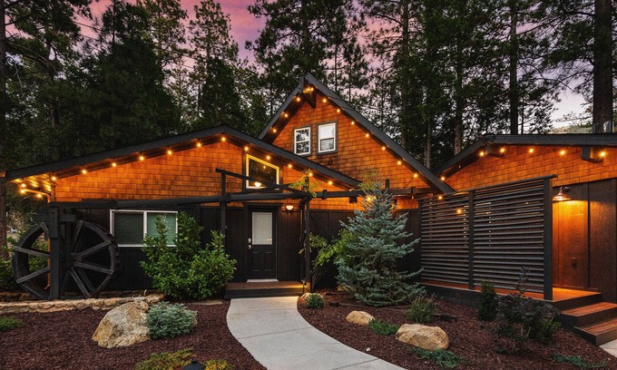 Idyllwild Cabina | Juniper by Freewyld | A-Frame Cabin + Hot Tub