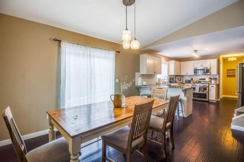 Larkspur Casa | Juniper Getaway Dreamy Kitchen Pet Friendly