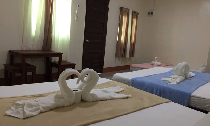 Tawala Cama Y Desayuno | Junlyn Apartelle Single Room - Room good for 2