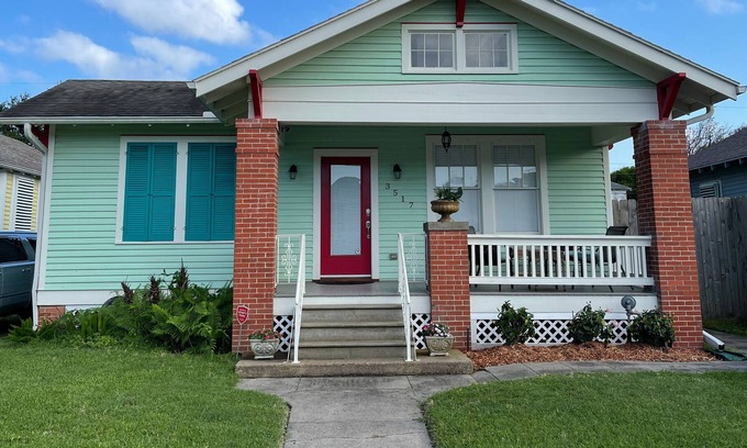 Galveston Cabaña | Just 3 blocks from the beach!